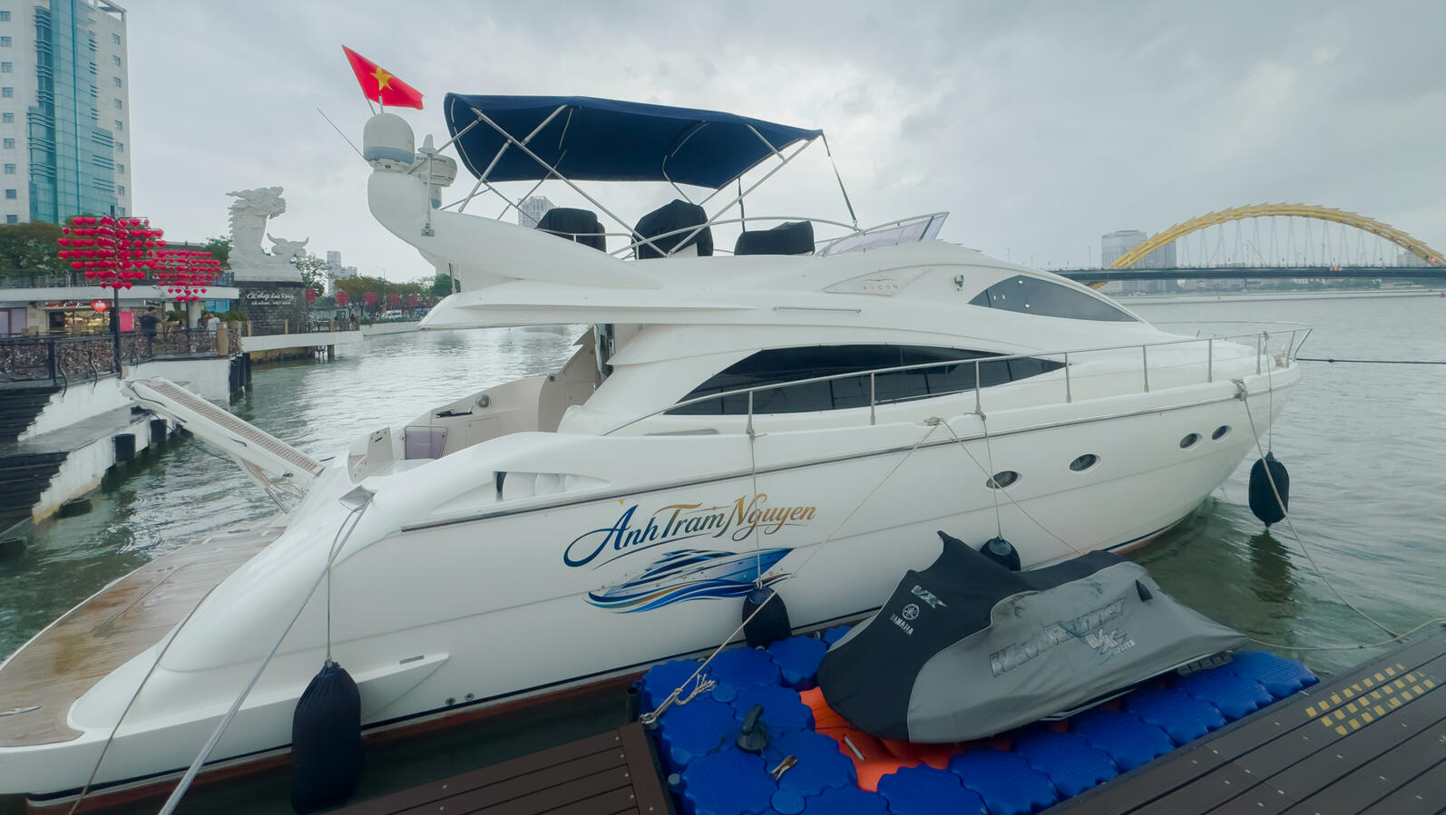 Untitled the-italian-classic-yacht-hiring-Da-nang-international-fireworks-festival